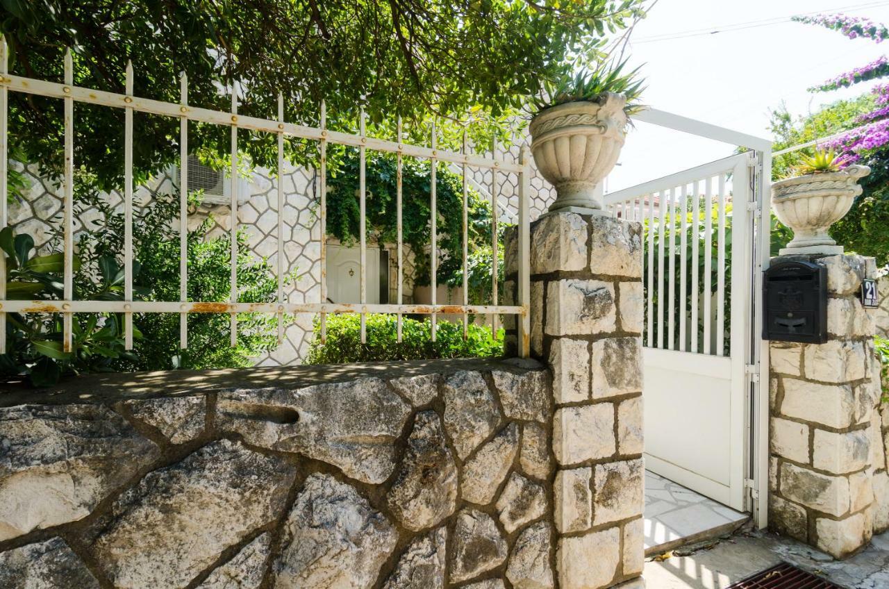 Wisteria Apartment ドゥブロブニク エクステリア 写真