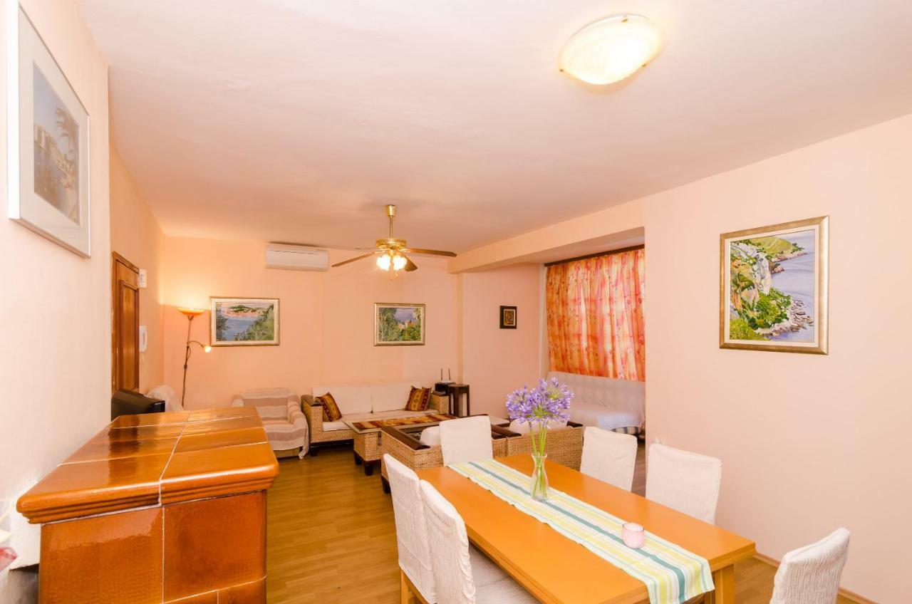 Wisteria Apartment ドゥブロブニク エクステリア 写真