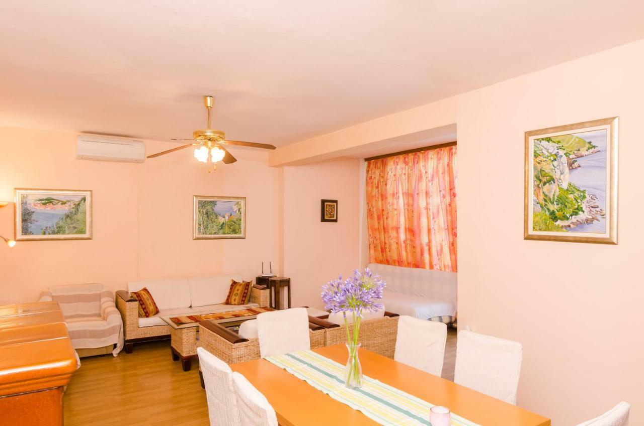 Wisteria Apartment ドゥブロブニク エクステリア 写真