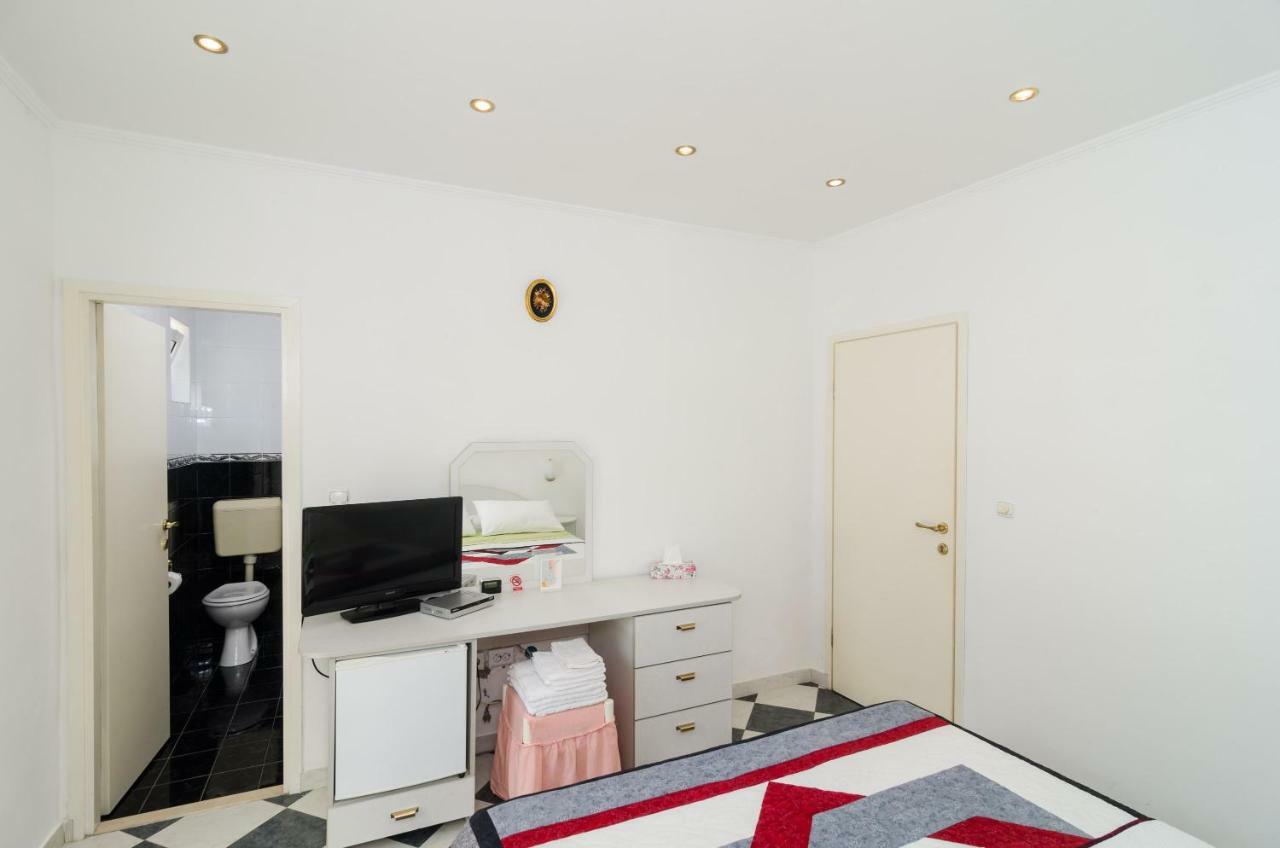 Wisteria Apartment ドゥブロブニク エクステリア 写真