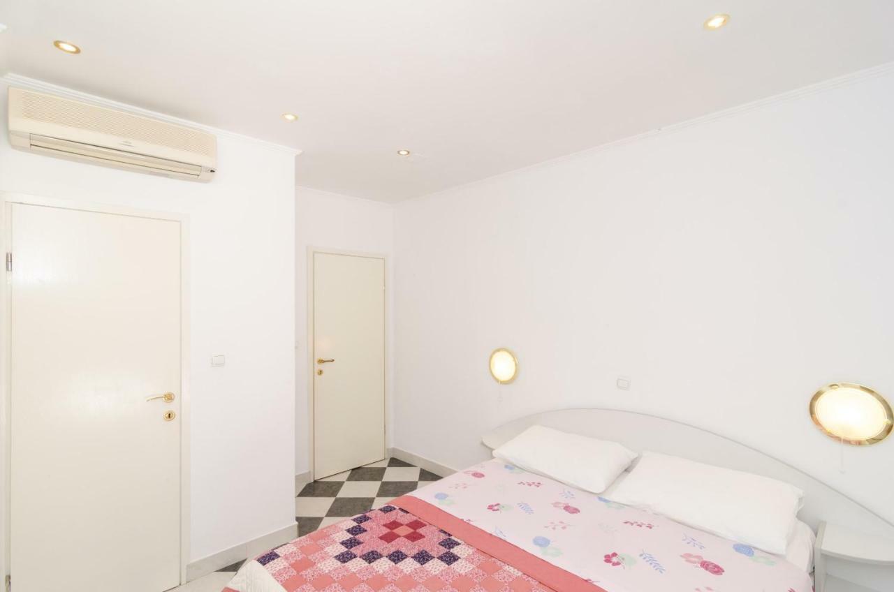 Wisteria Apartment ドゥブロブニク エクステリア 写真